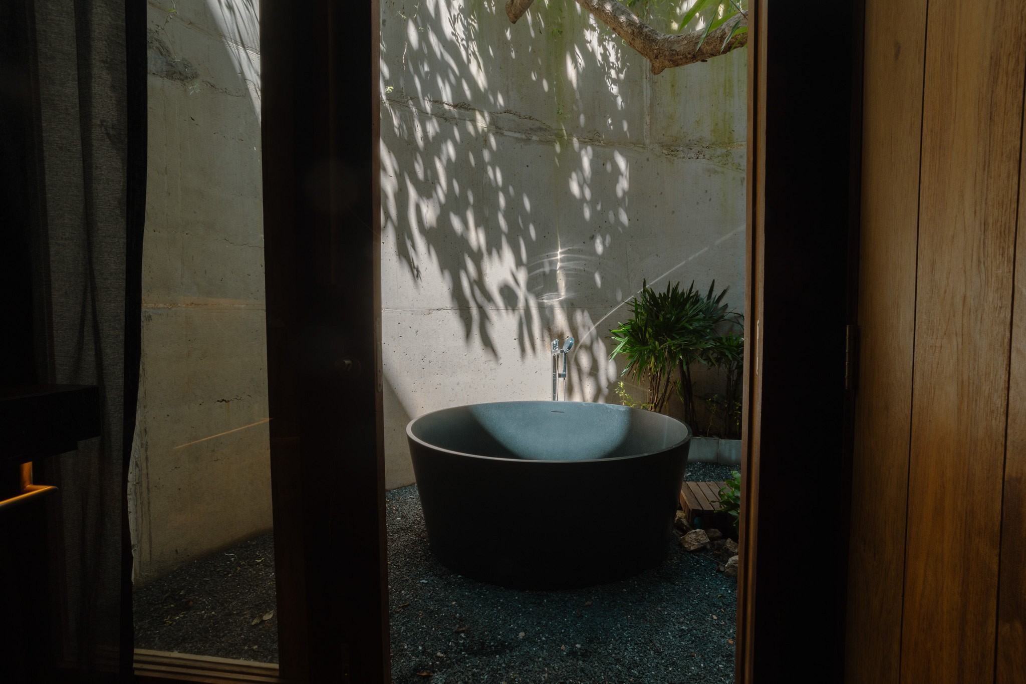 Deluxe King With Bathtub