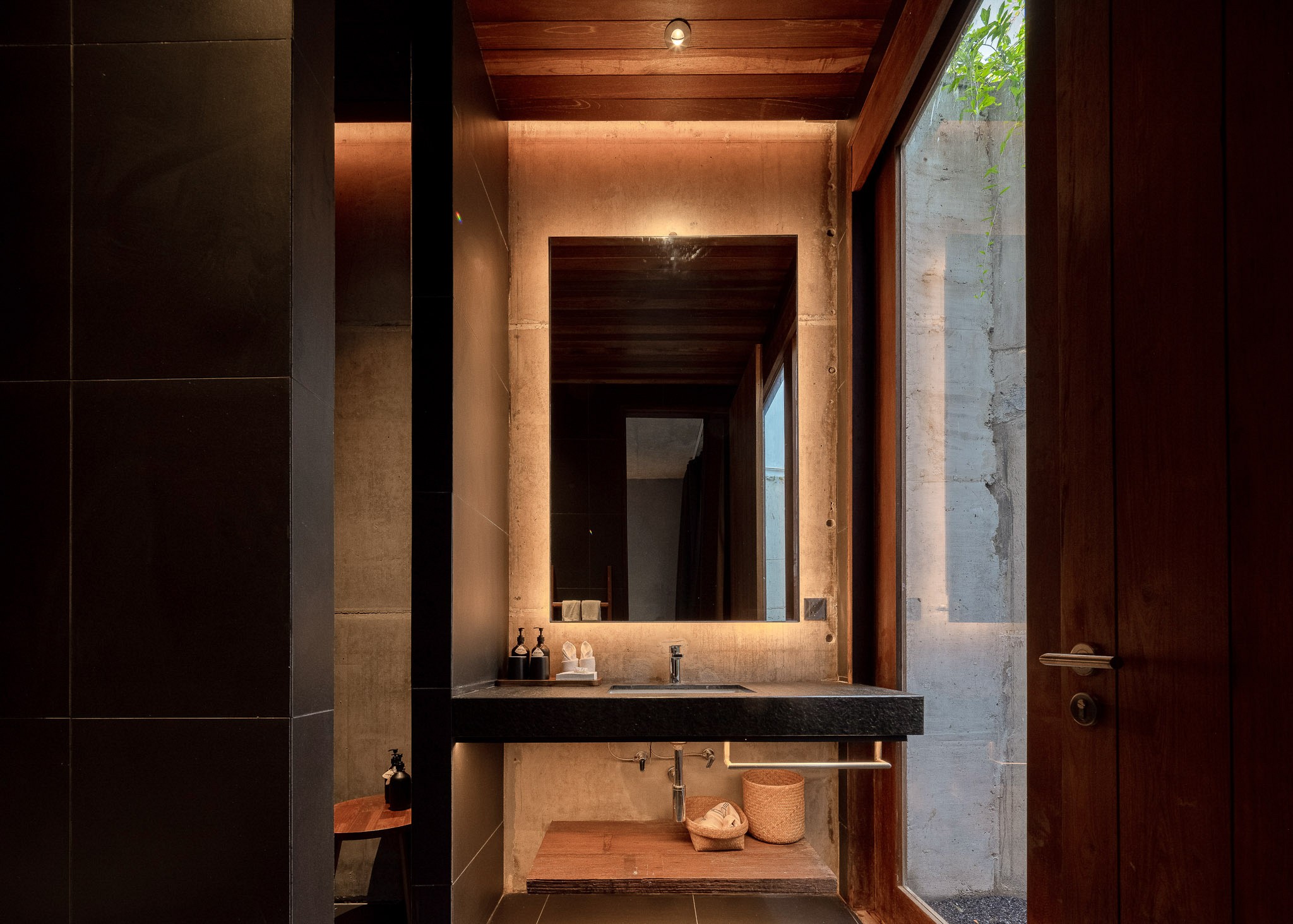 Deluxe King With Bathtub