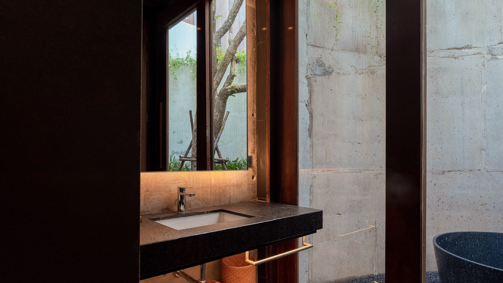 Deluxe King With Bathtub