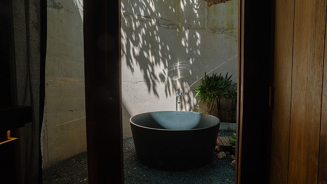 Deluxe King With Bathtub