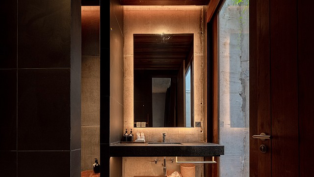 Deluxe King With Bathtub